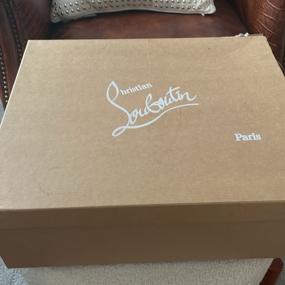 Christian Louboutin - Picture 4 of 4